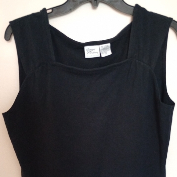 Elegant Black Sleeveless Midi Dress - Picture 4 of 4